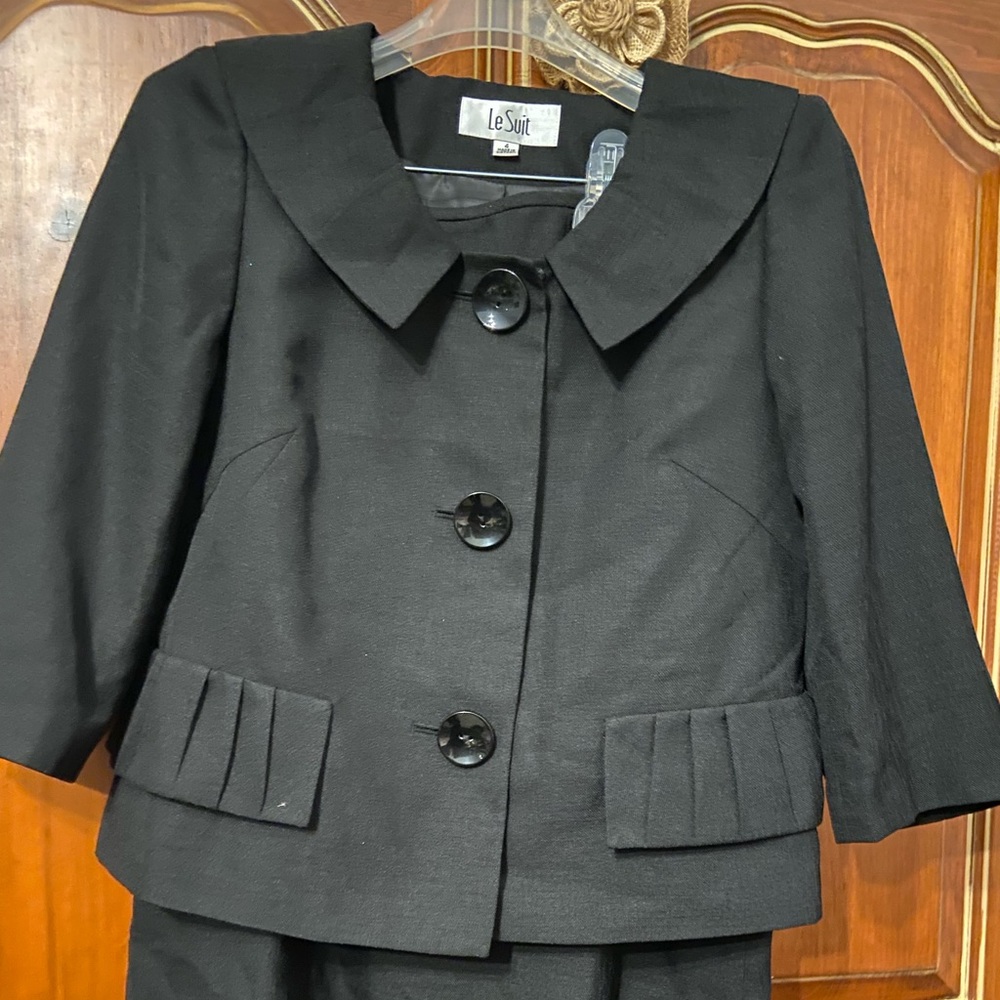 Black Suit. Blazer plus skirt NWT. Size 4